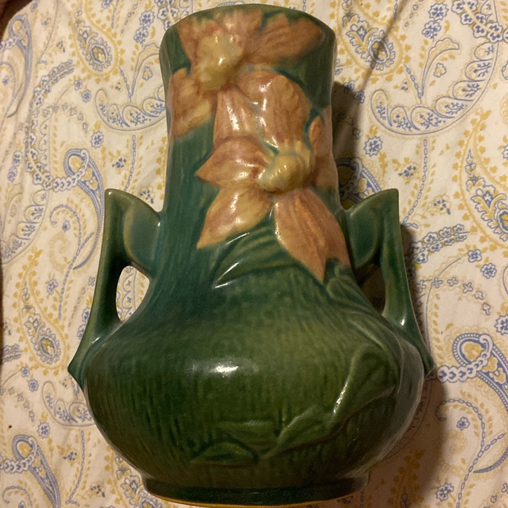 1944 Roseville Pottery Clematis Vase #108-8" Forest Gree